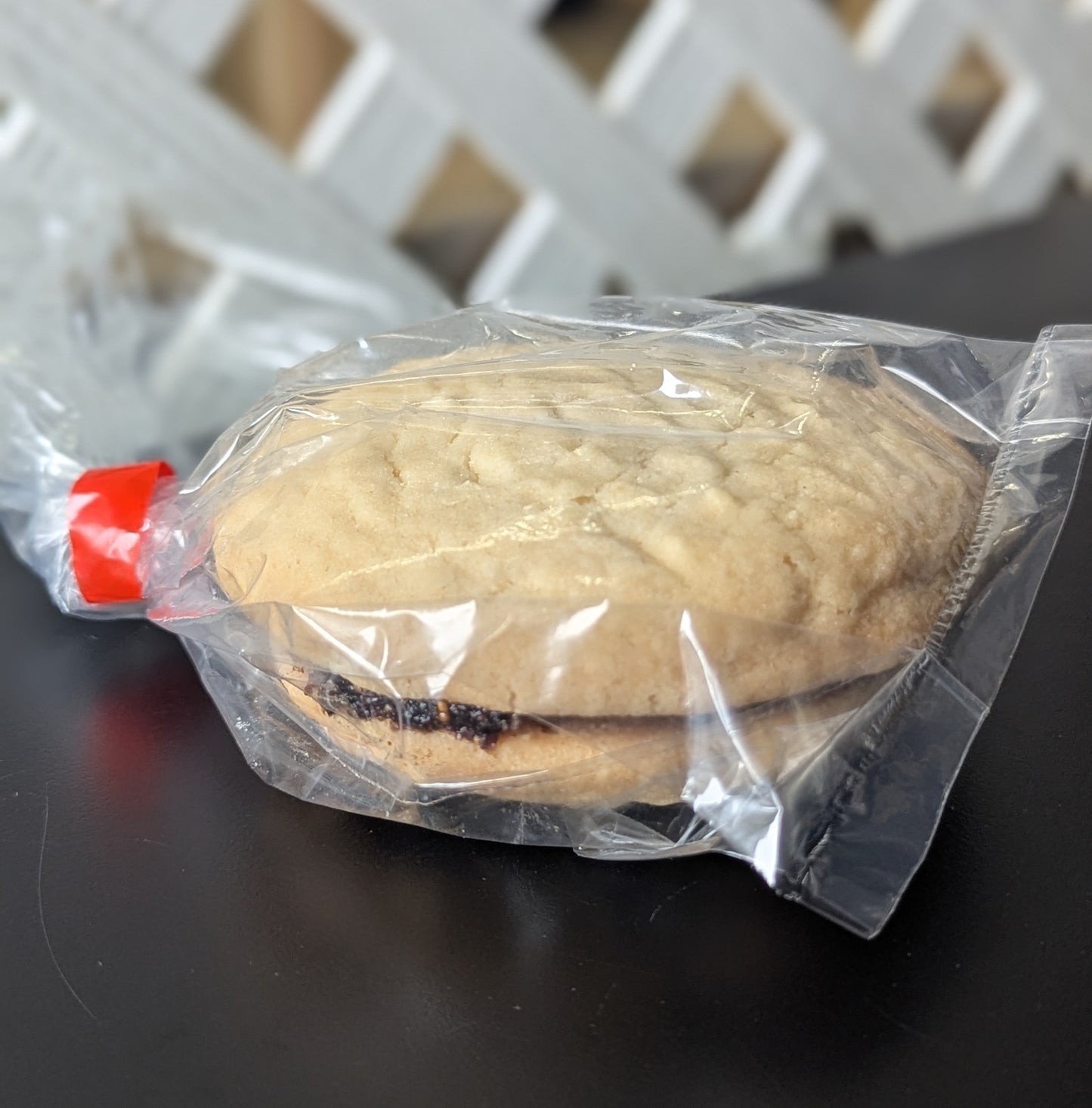 Shortbread sandwich cookie